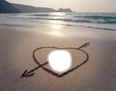 coeur d'amour dessiné sur la plage Photo frame effect