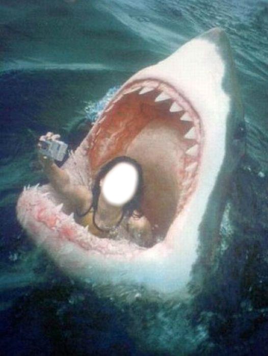 En la boca del tiburon Fotomontaggio