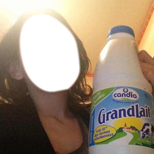 tete de fille avec bouteille de lait Montaje fotografico