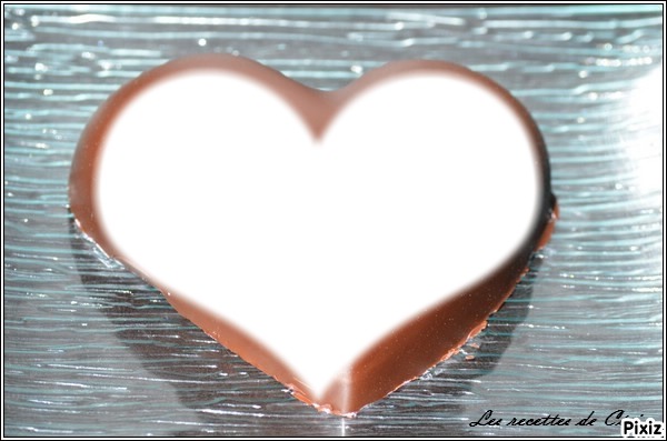Un gâteau en forme de coeur フォトモンタージュ