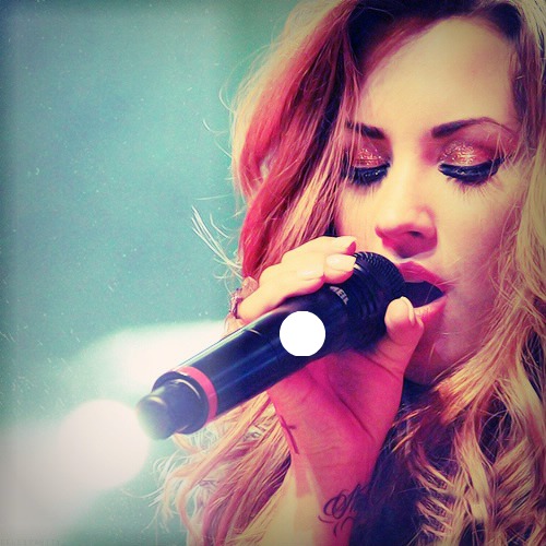 Demi Lovato cantando pra você Montaje fotografico