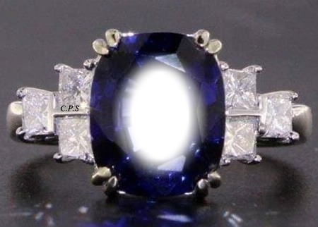 Anillo con diamante azul Fotomontaggio