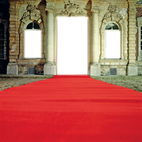 la porte, fenetres et tapie rouge Fotomontaż