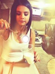 Selena gomez Oreo con tenedor *-* Fotomontaż