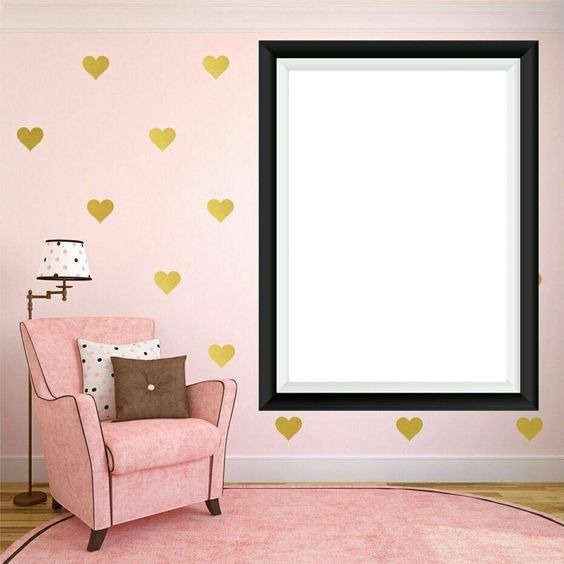 cuadro sobre pared rosada, una  foto. Fotomontagem