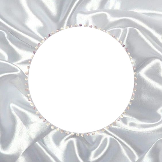 circulo de perlas, fondo perlado blanco. Fotomontaža