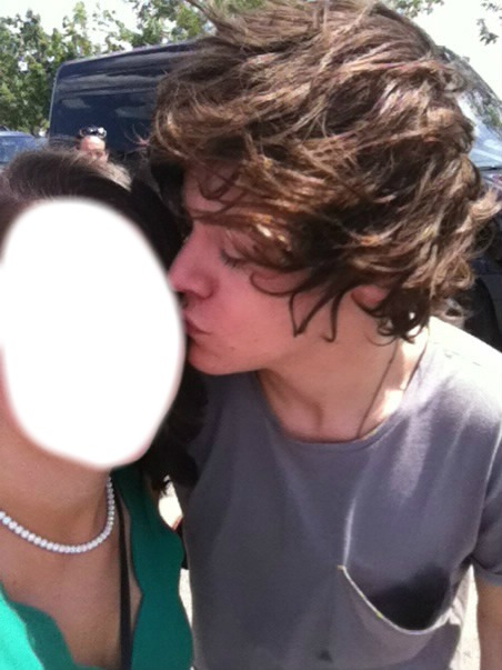 harry kiss his fan Photo frame effect