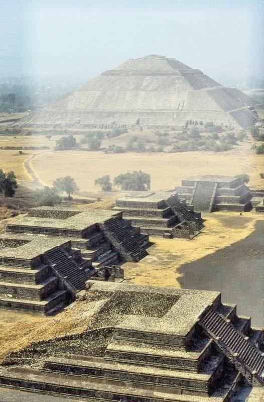 renewilly teotihuacan piramide フォトモンタージュ