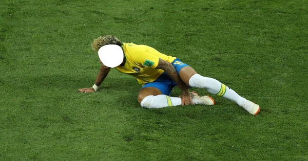 neymar au sol Fotomontagem