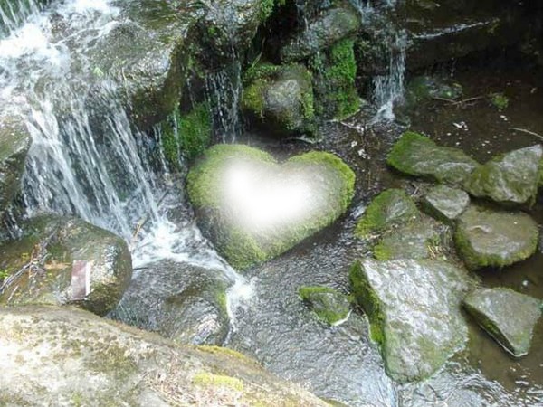 corazon en una roca de rio フォトモンタージュ