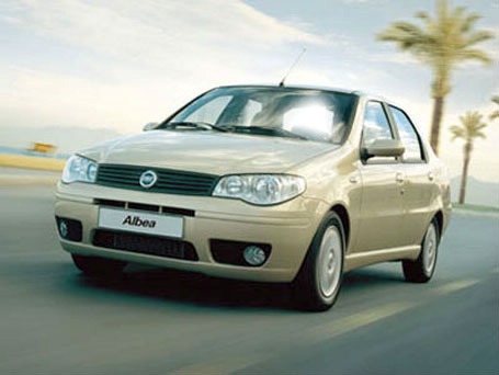 Fiat Albea Araba Sürücüsü Yüz Fotomontaža