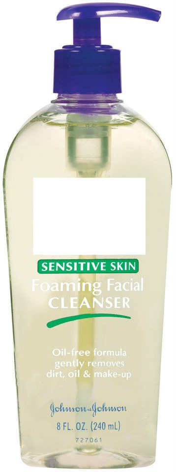 Clean & Clear Foaming Facial Cleanser Photomontage