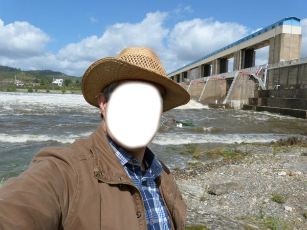 homem na barragem Fotomontaż