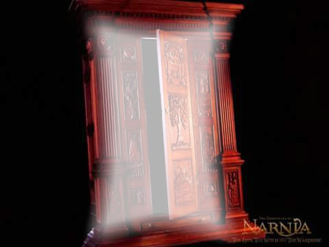 wardrobe of narnia Photo frame effect