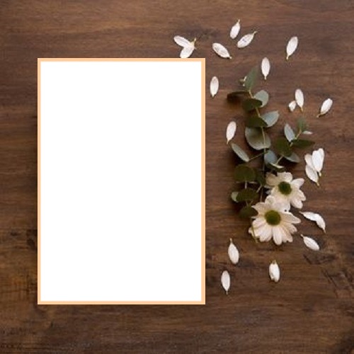 marco para una foto, sobre madera, con flores. Fotomontage