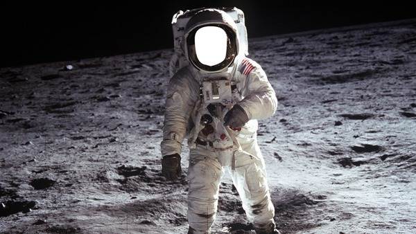 Astronauta En la Mira Fotomontáž