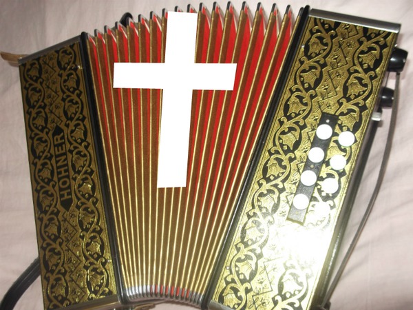croix dans accordeon Фотомонтажа