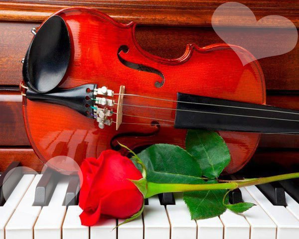 pianoforte violino rosa Fotomontagem