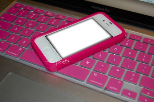 iphone with pink keyboard フォトモンタージュ
