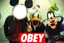 Mickey Obey Fotomontagem