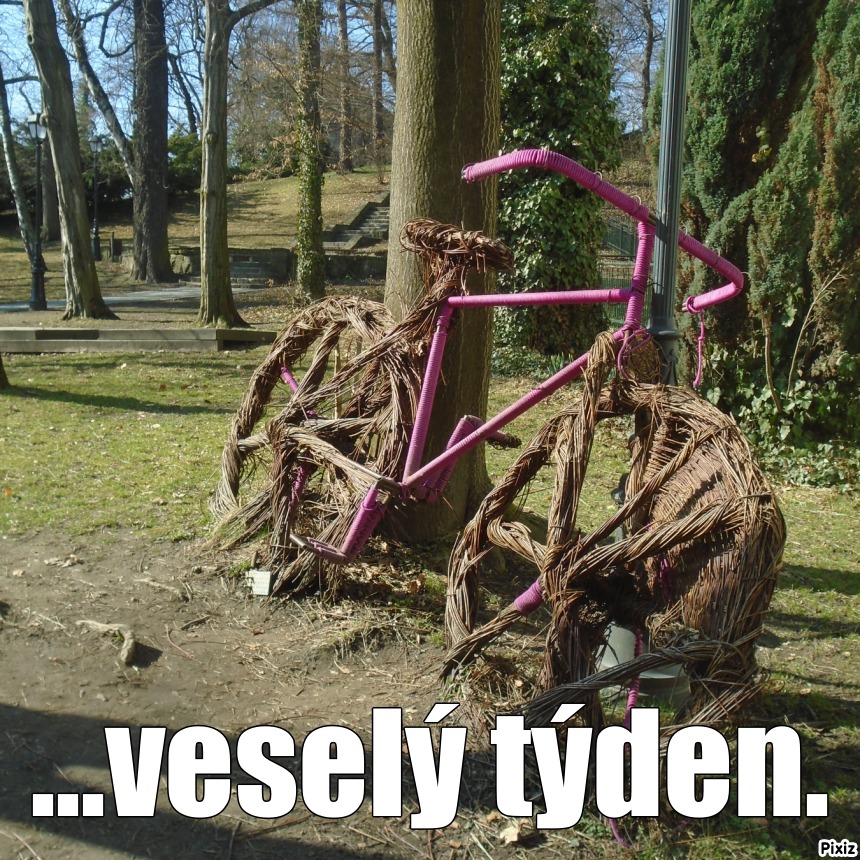 Meme panel s textem nahoře a dole